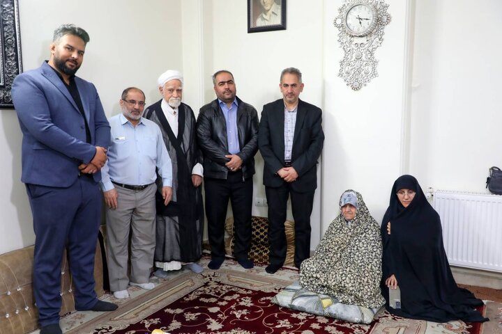 ديدار شهردار منطقه 17 با خانواده شهيد محرمعلي نجف زاده مقدم