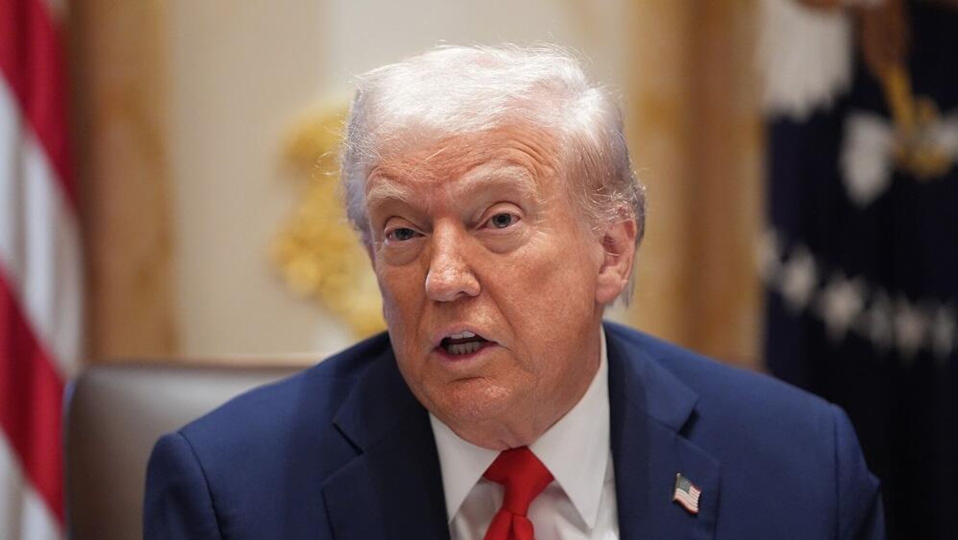 ترامب يقول إنه أنهى معظم النزاعات الدوليه باستخدام الرسوم الجمرکيه