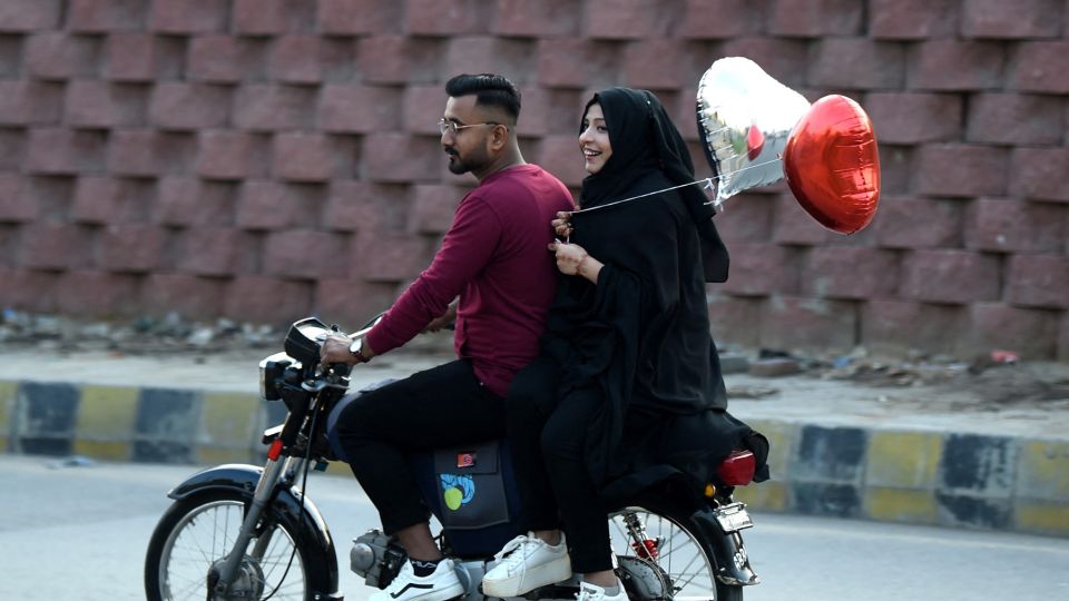 Young Pakistanis turn to dating apps to bypass arranged marriages but cultural impact remains uncertain