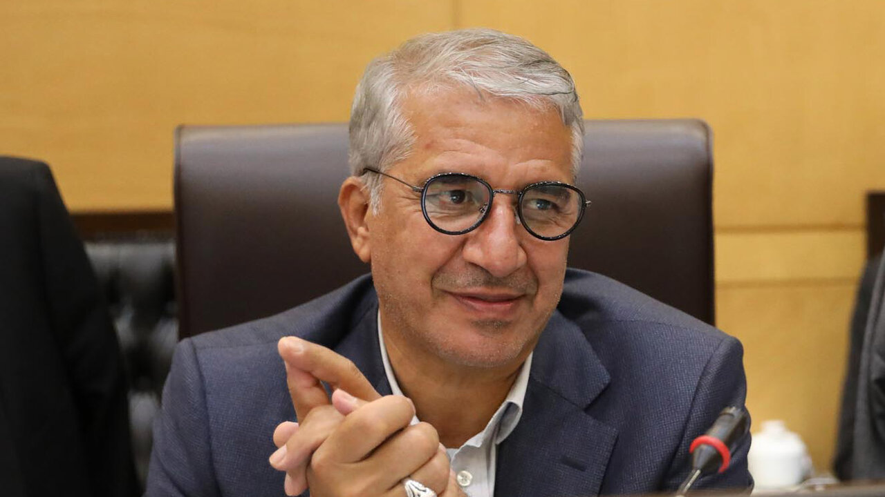 مصوبات سفر وزیر بهداشت به انار و رفسنجان معطل نمی‌ماند/ از بیمارستان 32٠ تختخوابی رفسنجان تا حقوق پرستاران و پزشکان