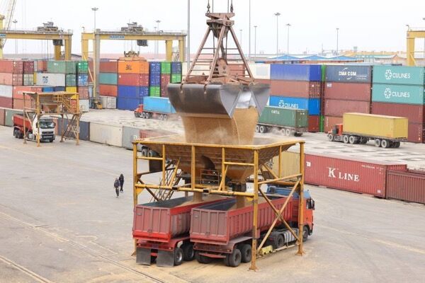 ثبت 466 هزار سفر ناوگان حملونقل کالا در پايانه بار بندر امام خميني (ره) طي سال جاري