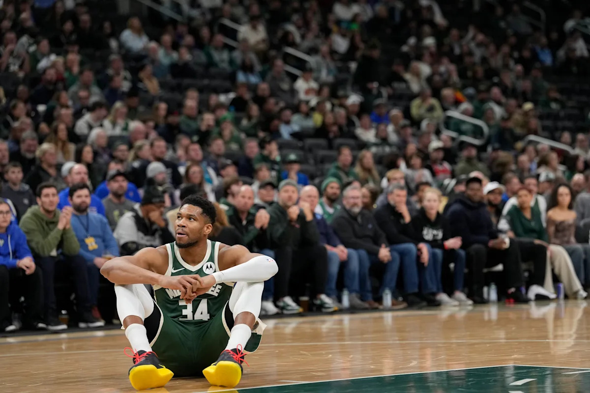 Bucks star Giannis Antetokounmpo sidelined 2-to-4 weeks after MRI reveals right calf strain