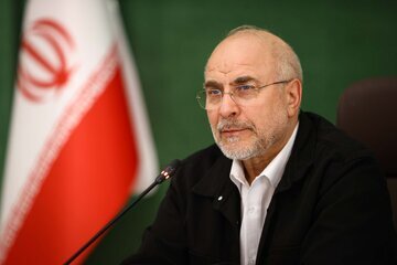 قالیباف به مقام شامخ شهدای شهرستان طرقبه ادای احترام کرد