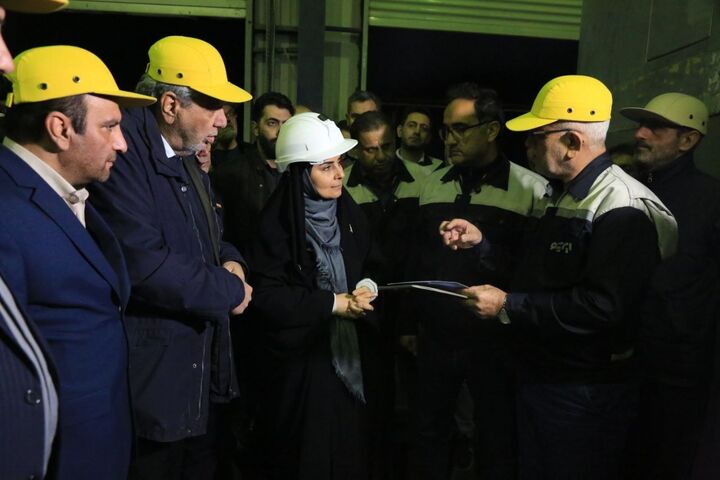 بازديد وزير راه و شهرسازي از خطوط توليد واگن در زنجان