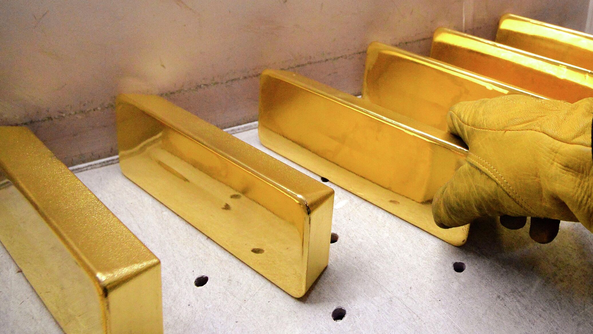 Russia`s Gold Reserves Price Exceeds $300Bln for 1st Time in Modern History