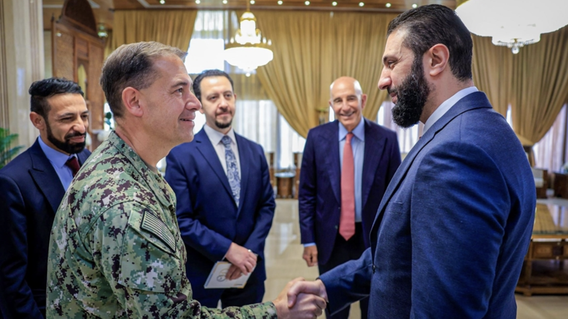قائد القياده المرکزيه الأمريکيه يشيد بالأمن السوري بعد اعتراض شحنات أسلحه موجهه "لحزب الله"