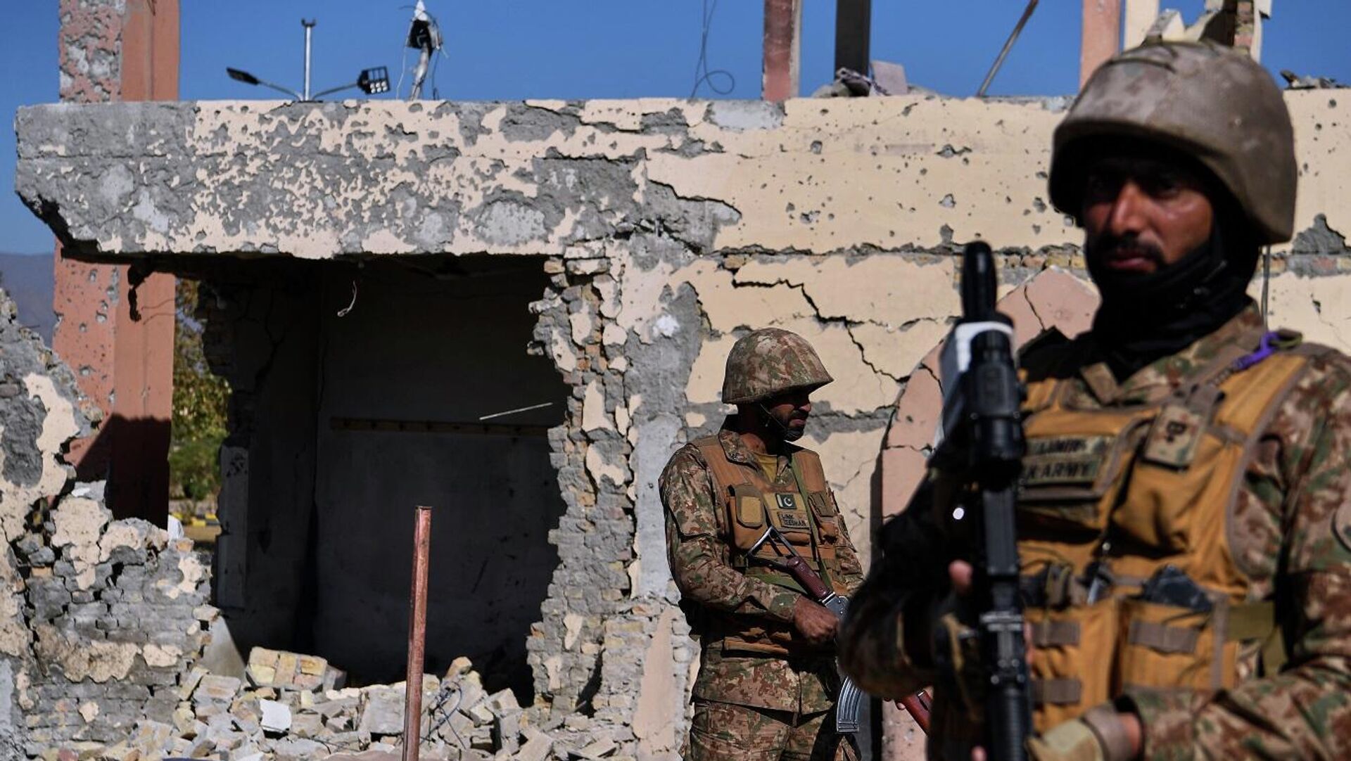 متحدث طالبان: تجدد الاشتباکات على الحدود بين باکستان وأفغانستان