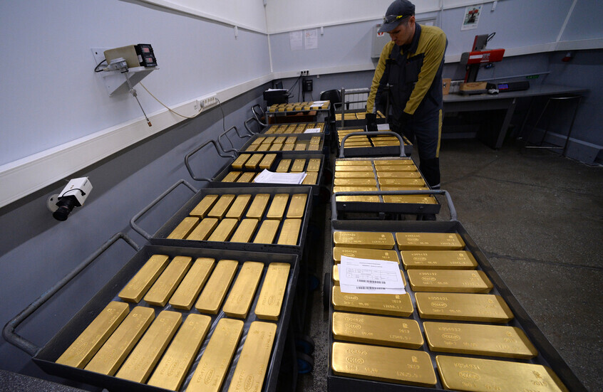 الذهب يرتفع مع توقعات خفض الفائده الأمريکيه.. والفضه تقفز إلى مستوى قياسي