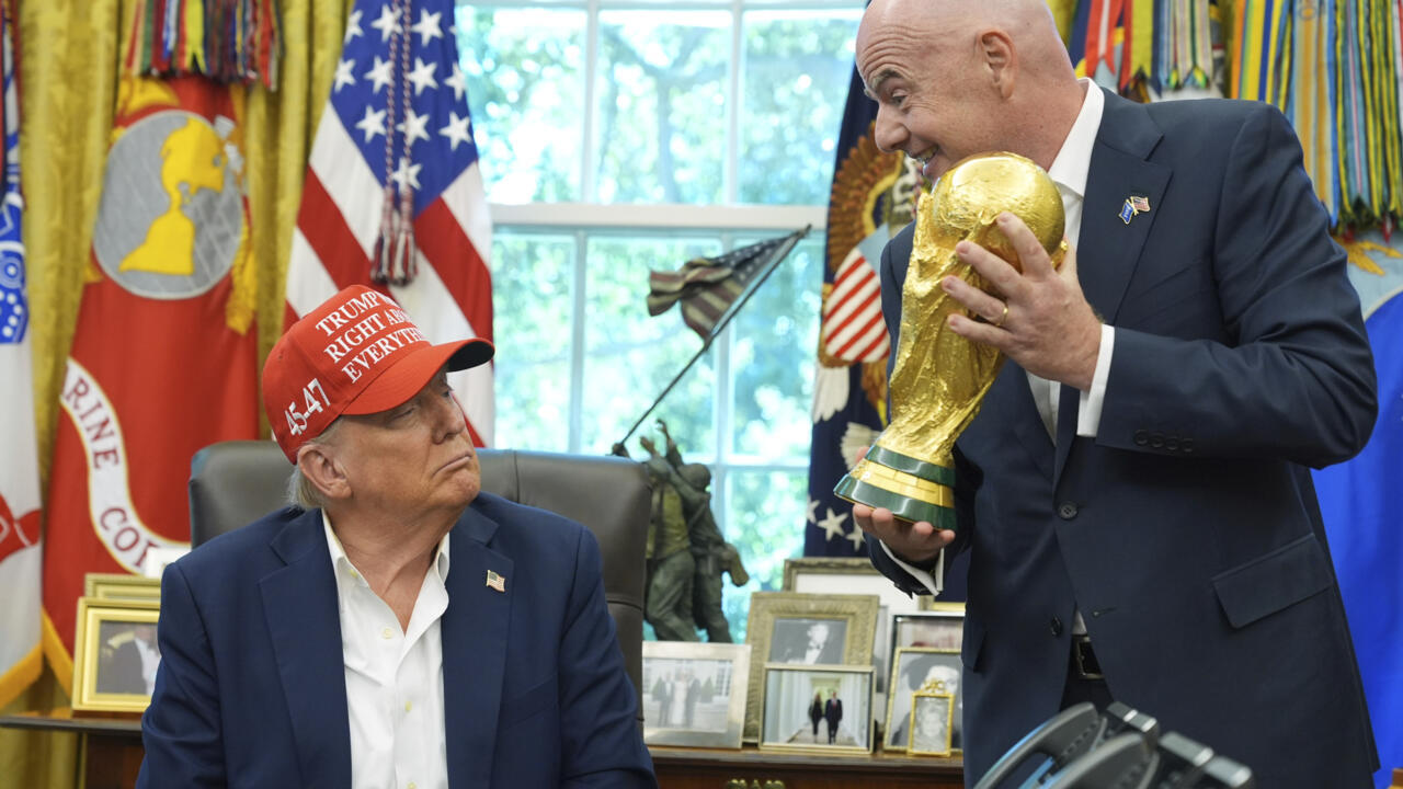 فوضى التأشيرات ونقل المباريات.. کيف يربک ترامب تنظيم کأس العالم 2026؟