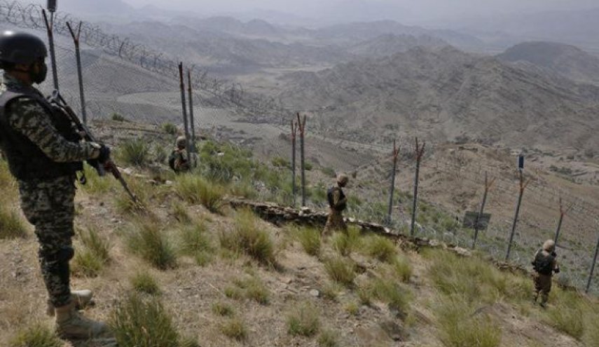 تبادل آتش بین افغانستان و پاکستان در مناطق مرزی